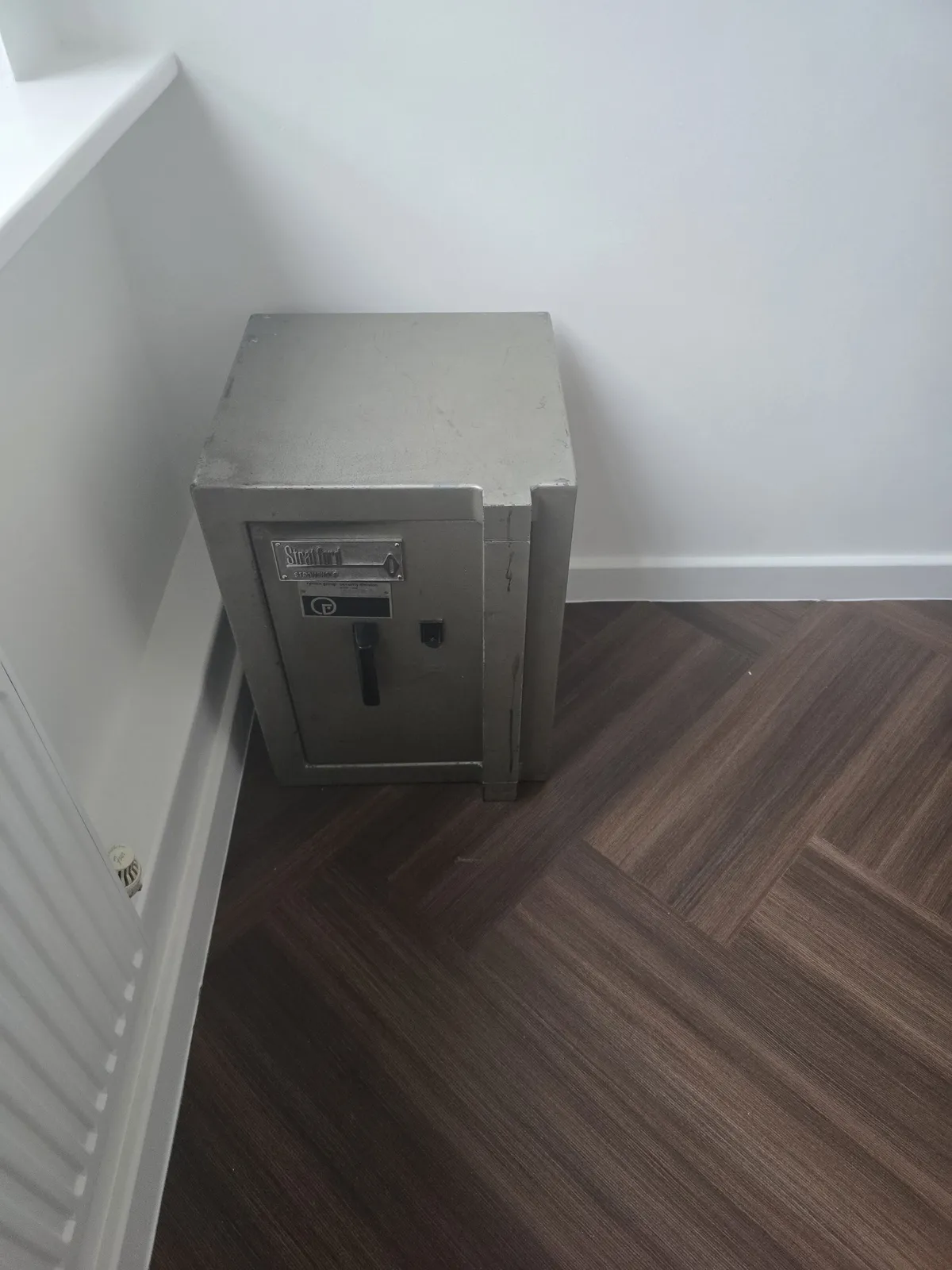 The 400kg safe waiting to be moved